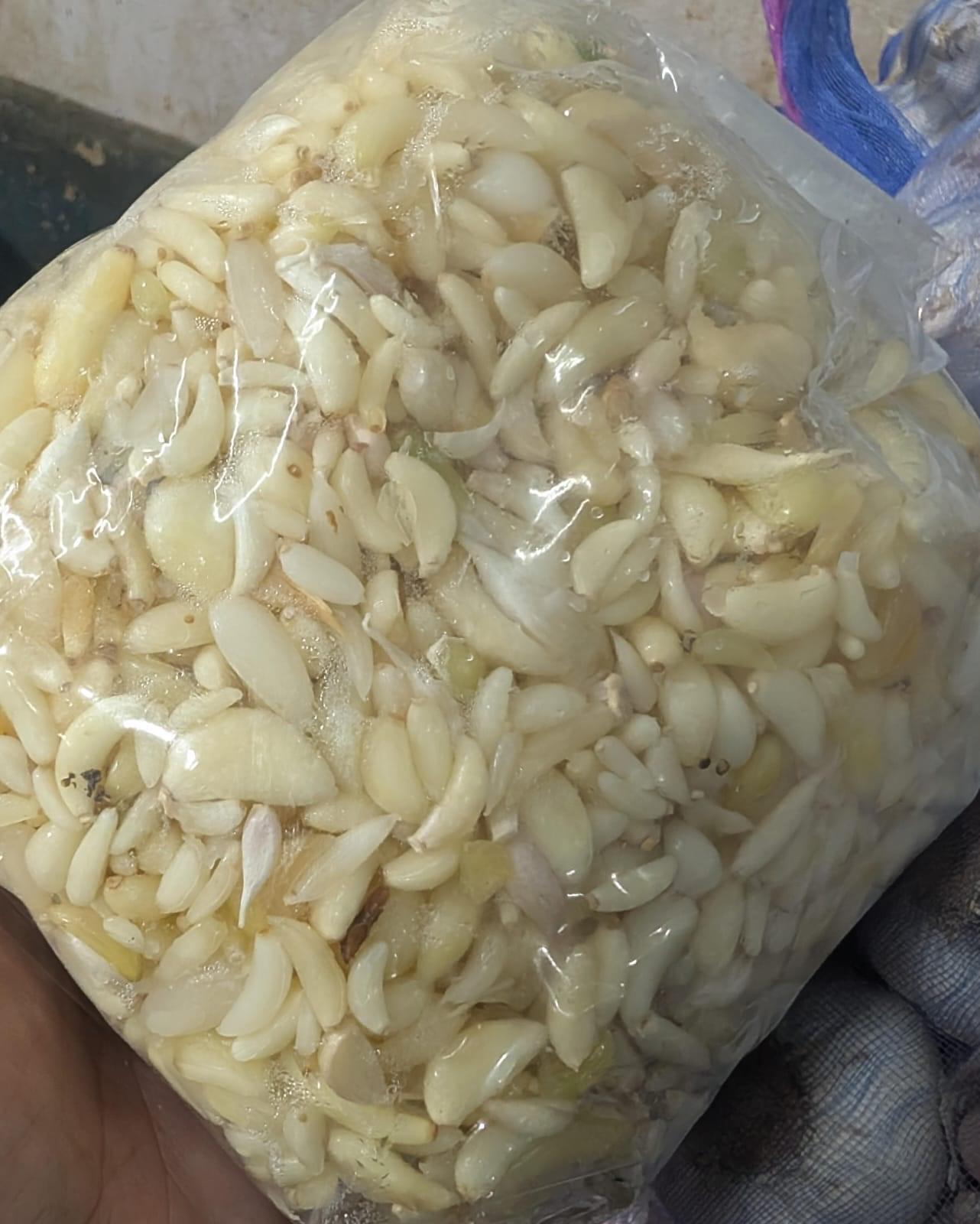 Wholesale Peeled Garlic in bangalore