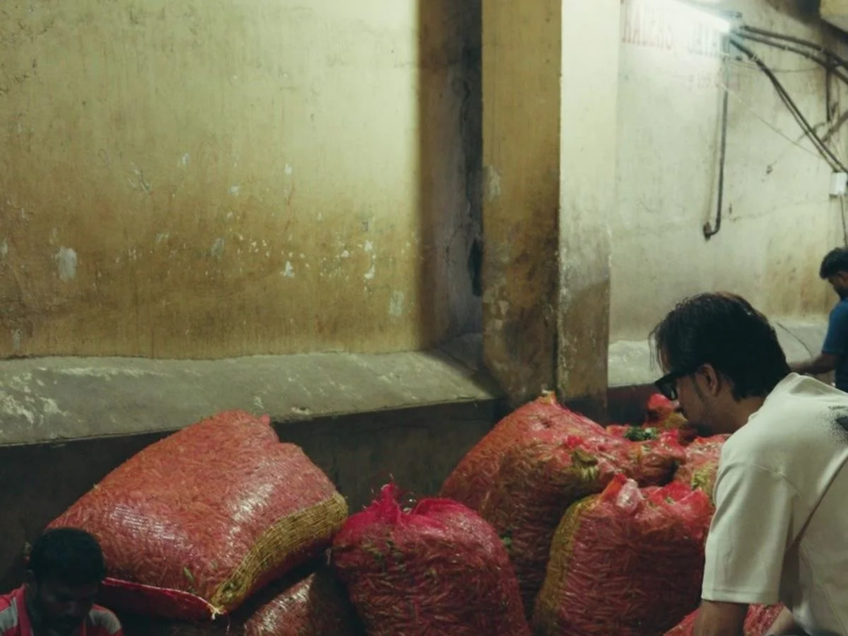 Workers sorting produce into leno mesh bags at night at Shop 147, Kalasipalyam